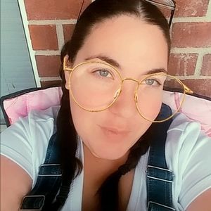 Meet your Posher, Falicia